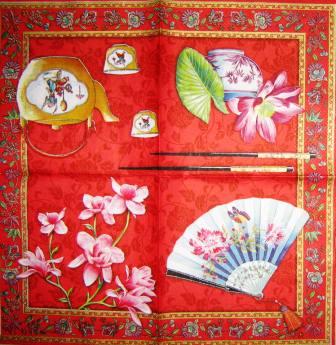 Eventail, thé, fleurs du Japon, fond rouge