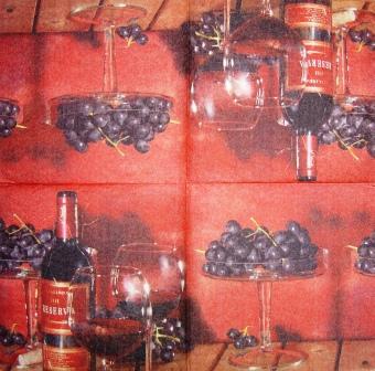 Bouteille de vin et coupe de raisins