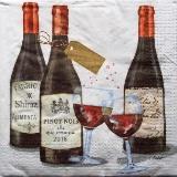Verres et bouteilles de vin rouge