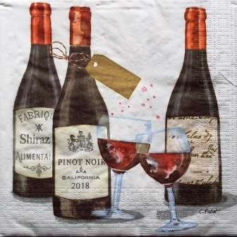 Verres et bouteilles de vin rouge