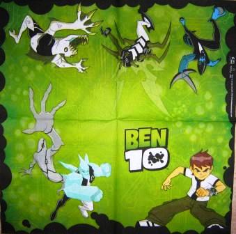 Ben 10 debout, fond vert