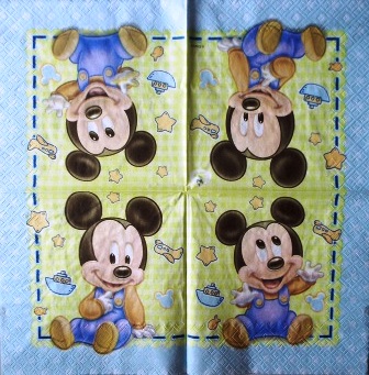 Mickey bébé aux étoiles jaunes