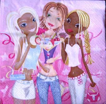 3 jolies filles à la mode, fond rose