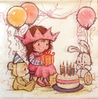 Petite fille qui fête son anniversaire
