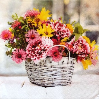 Panier de fleurs roses et jaunes