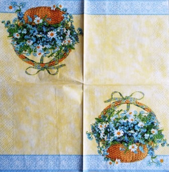 Panier de fleurs bleues et blanches