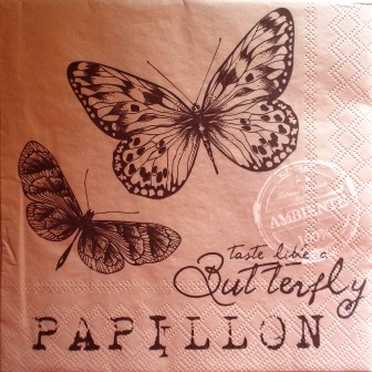 Papillons sur fond gris