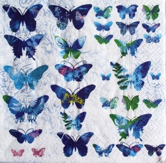 Papillons variés bleus, verts, roses
