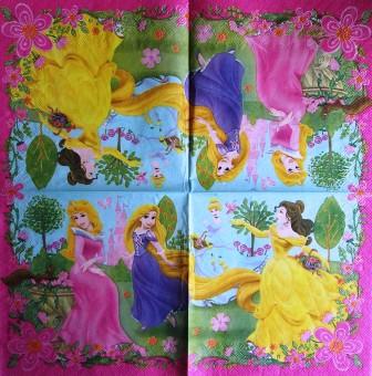 4 princesses dans le jardin fleuri